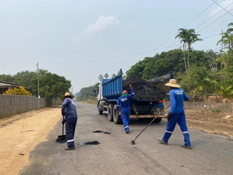 Deracre executa operação tapa-buraco na rodovia AC-407 para melhorar mobilidade e segurança