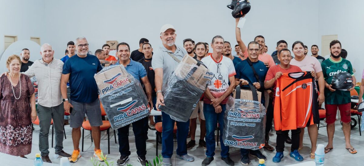 Petecão e Cáritas de Cruzeiro do Sul entregam kits de equipamentos de proteção individual a motoboys