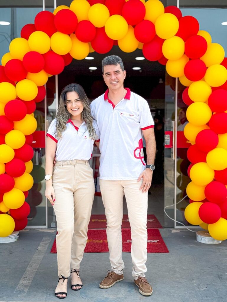SENA: Farma Jr Popular celebra 1 ano com clientes em evento especial