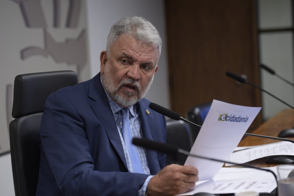 Petecão defende ampliação de atendimento pelo SUS a mulheres na menopausa