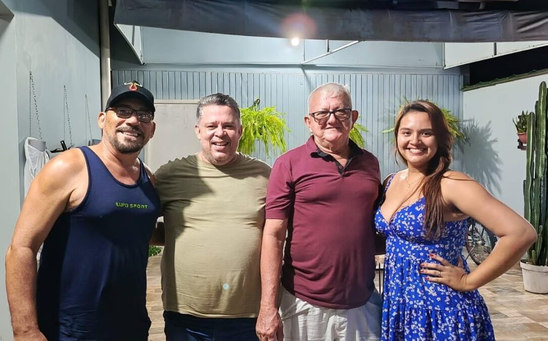 Radialistas da Avalanche FM celebram Dia do Radialista em Sena Madureira com churrasco e “causos”