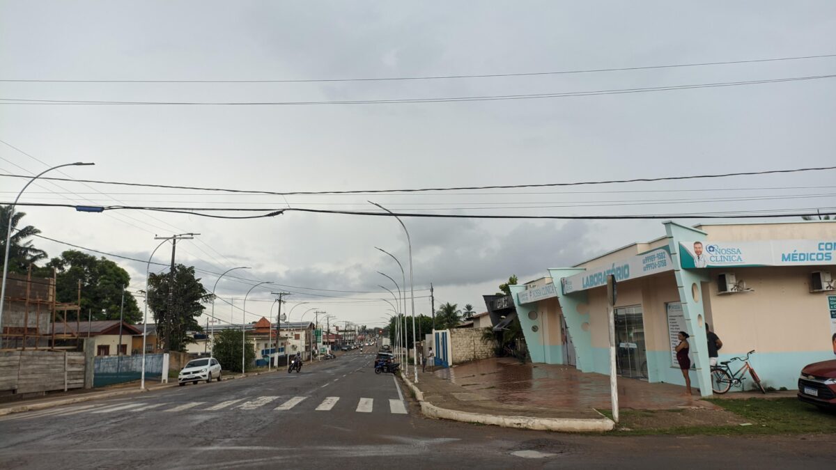 Calor intenso e possibilidade de chuvas rápidas marcam a terça-feira no Acre