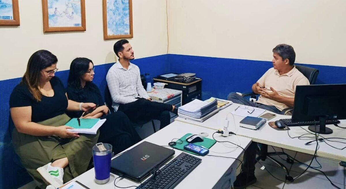 Equipe de transição do prefeito eleito Gerlen Diniz inicia visitas às secretarias em Sena Madureira