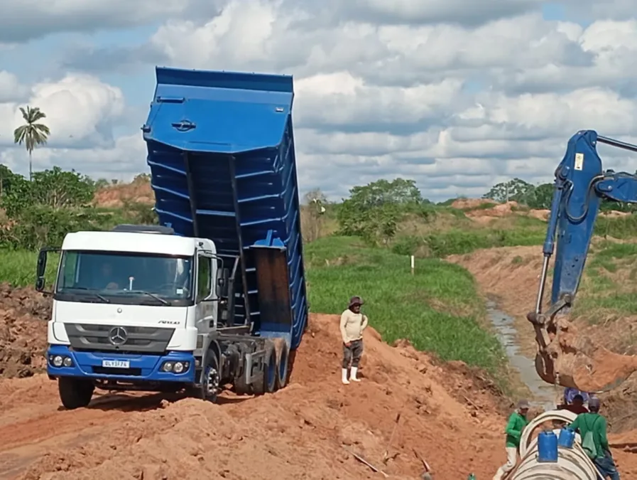 Vereador denuncia uso de máquinas públicas em propriedade particular em Tarauacá