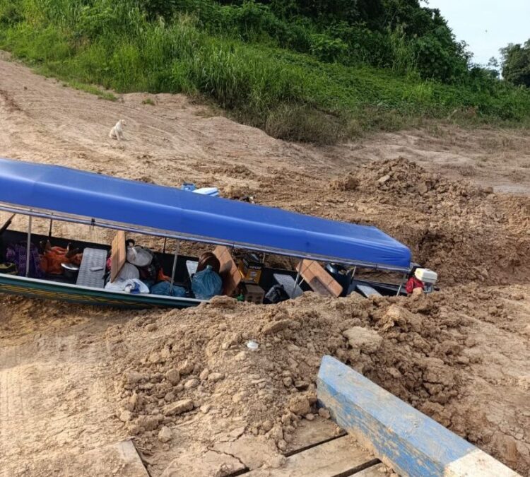 Moradores do Rio Macauã, em Sena Madureira, reclamam de dificuldades de acesso devido à ponte de madeira