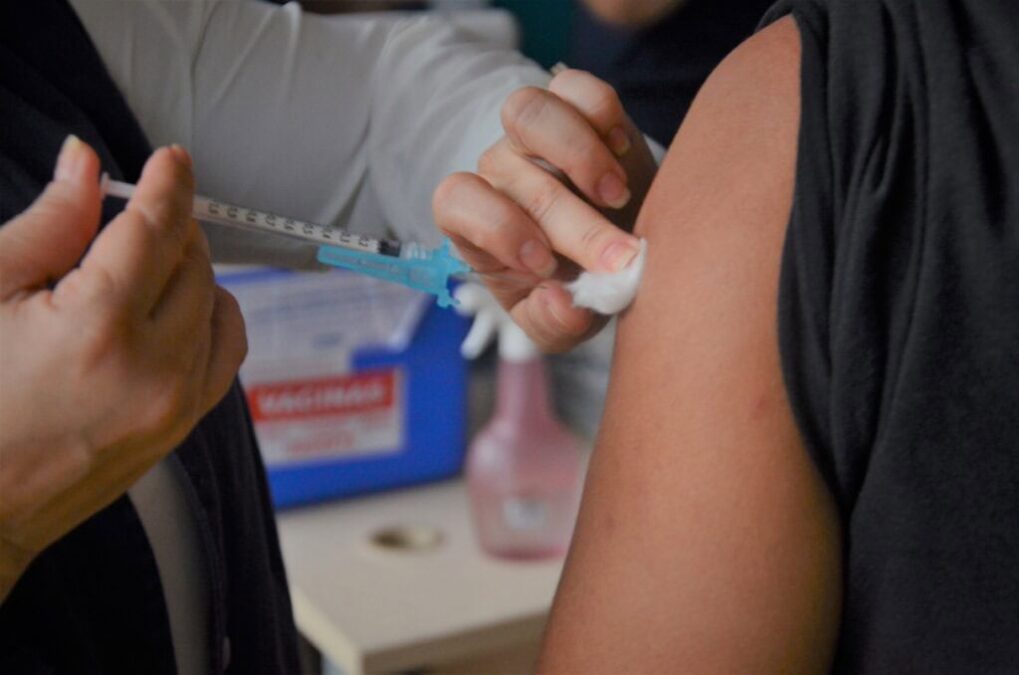 Acre solicita novas doses de vacinas contra covid-19 em meio ao aumento de casos