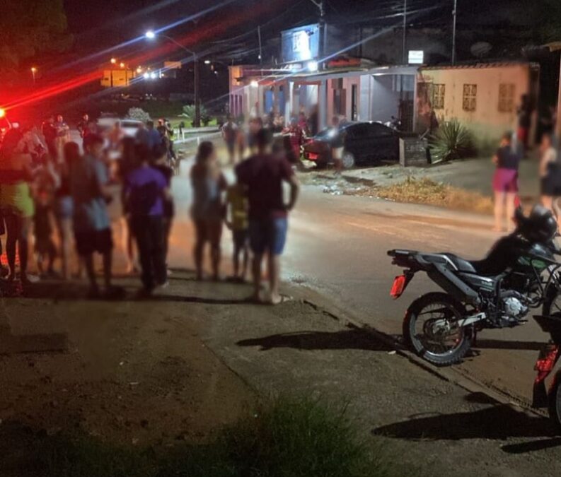 Acidente na estrada Xiburema em Sena Madureira deixa casal e motociclistas feridos; condutor é preso