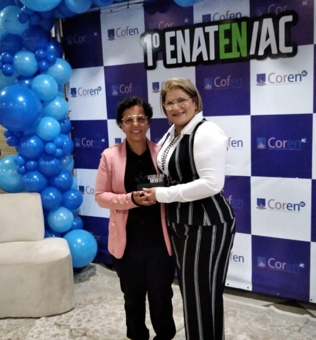 Telma Brãna, técnica de enfermagem de Sena Madureira, é homenageada no 1º Encontro Estadual de Enfermagem do Acre