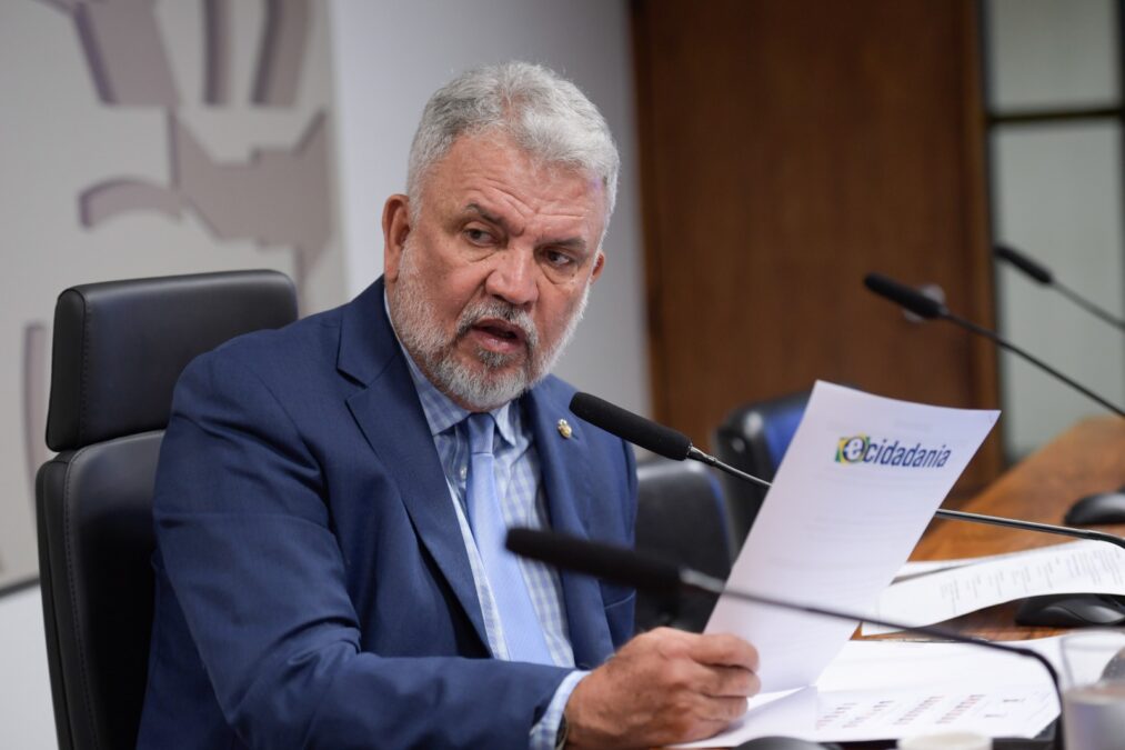 Petecão anuncia pagamento de R$ 5,6 milhões para aquisição de usina móvel de asfalto no Acre