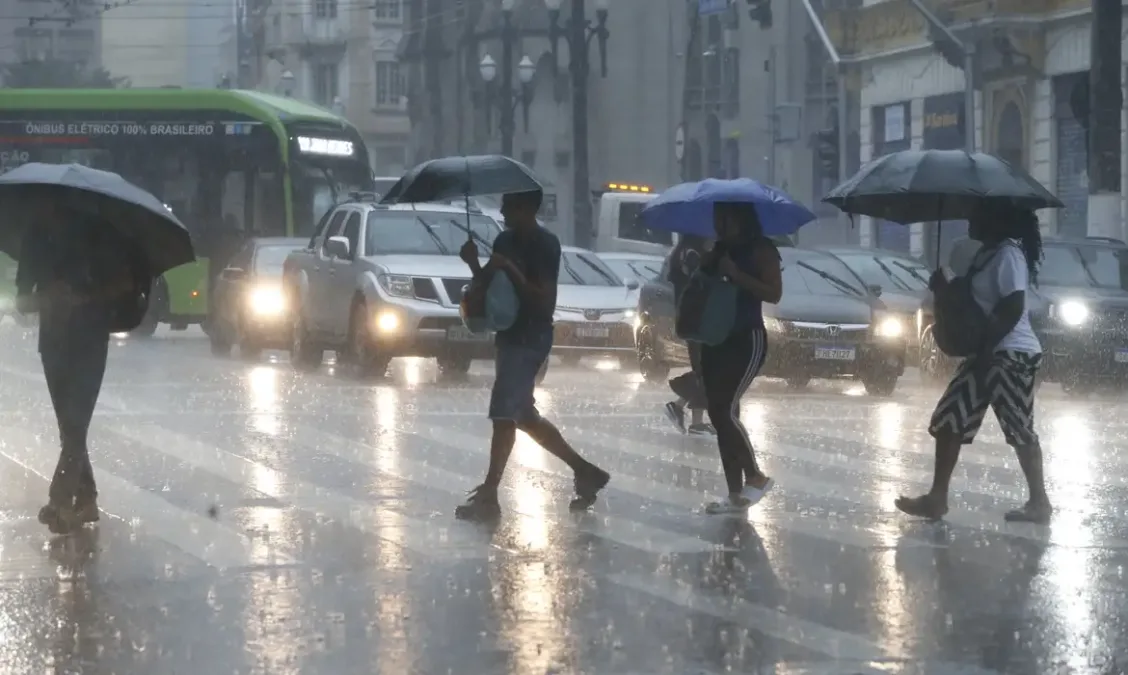 No último dia do ano, Inmet emite alerta de chuvas em Sena Madureira e região