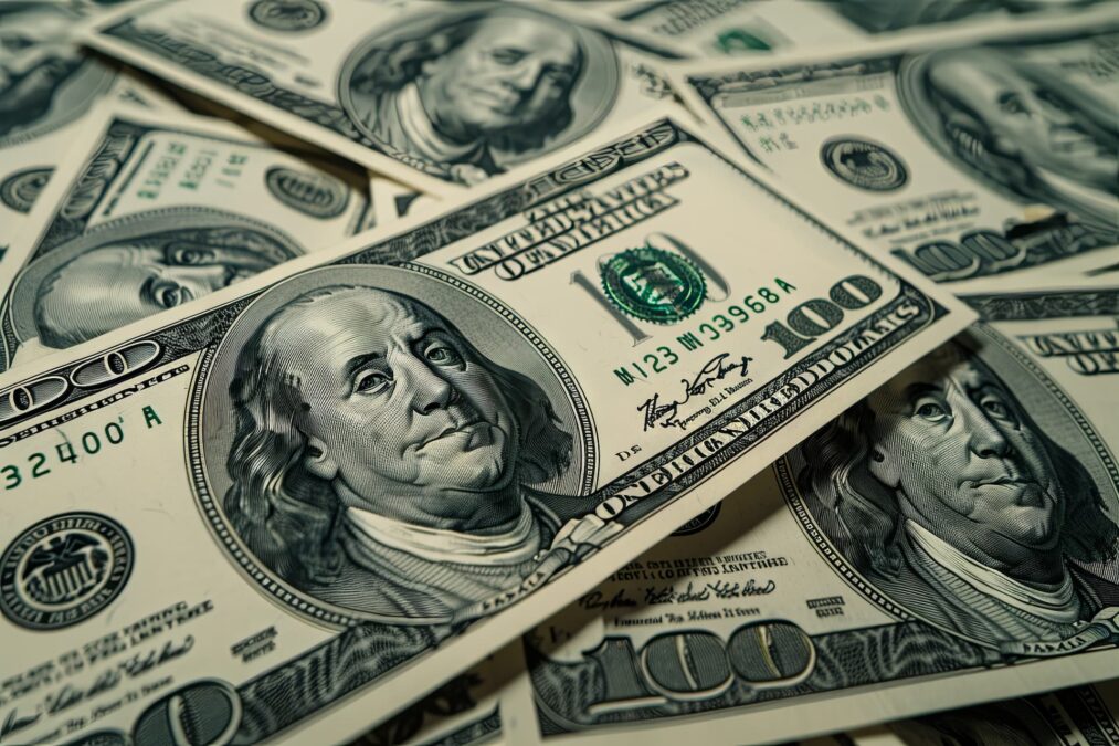 Governo espera queda do dólar até fevereiro com aprovação de pacote fiscal