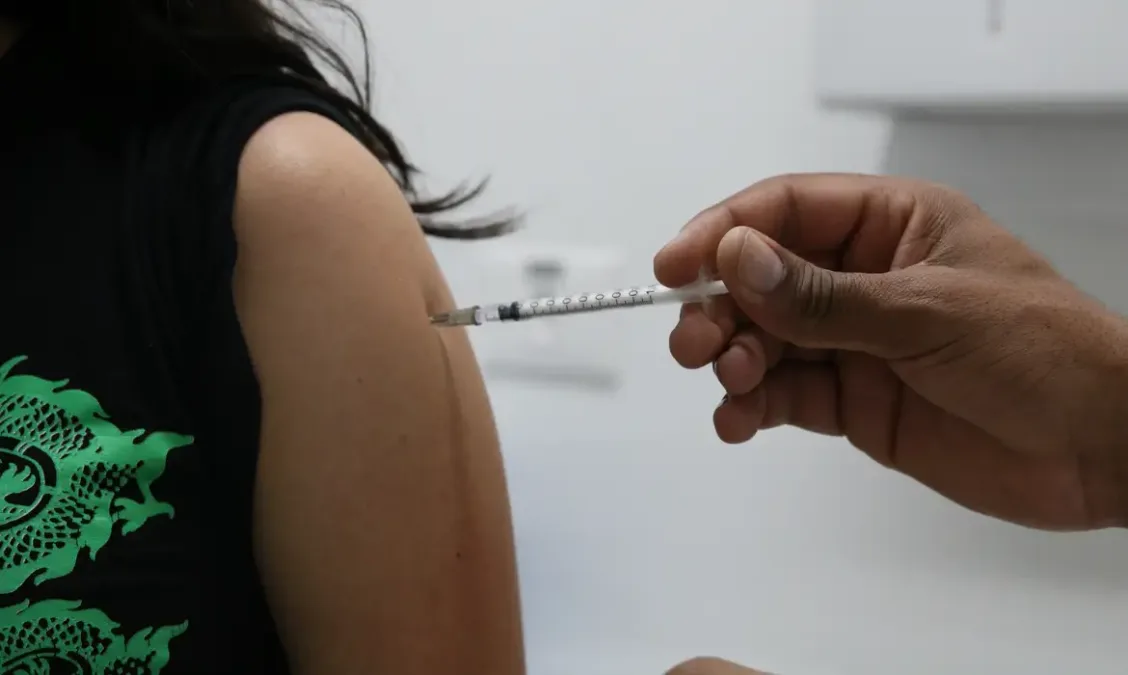 Ministério da Saúde distribui cinco mil doses de vacina contra a Covid-19 para o Acre