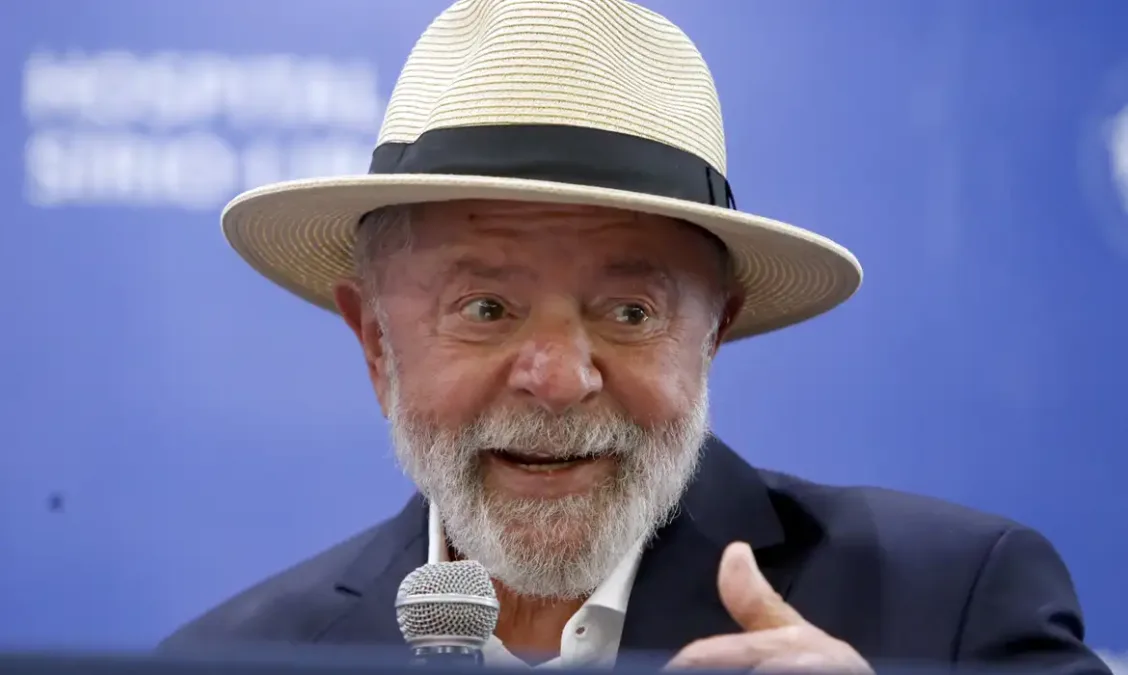 Lula deixa hospital após recuperação de cirurgia e brinca: “Quero viver até 120 anos”