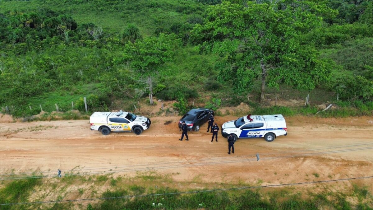 Policial civil tem casa invadida por criminosos em Cruzeiro do Sul; veículo roubado é recuperado