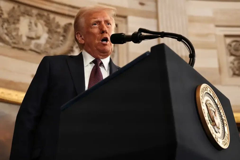 Trump assina decreto que revoga cidadania por nascimento nos EUA para filhos de imigrantes ilegais