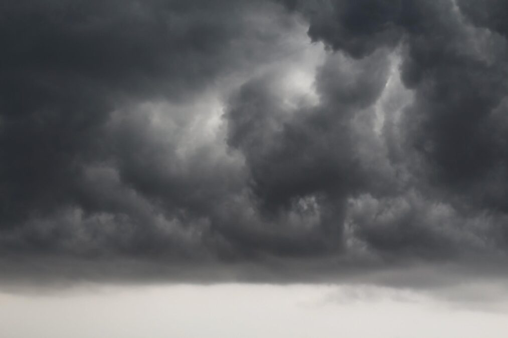 Quinta-feira coberta por nuvens com possíveis chuvas isoladas