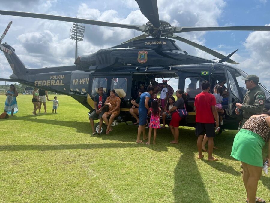 Helicóptero da Polícia Federal realiza monitoramento ambiental em Cruzeiro do Sul
