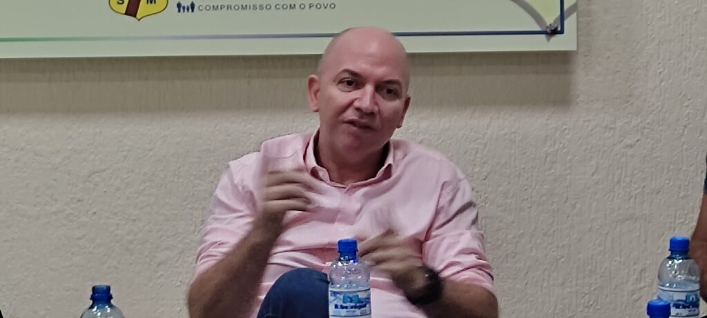 “Se isso não der cadeia, não sei mais o que dá”, diz prefeito Gerlen Diniz sobre gastos milionários da gestão passada