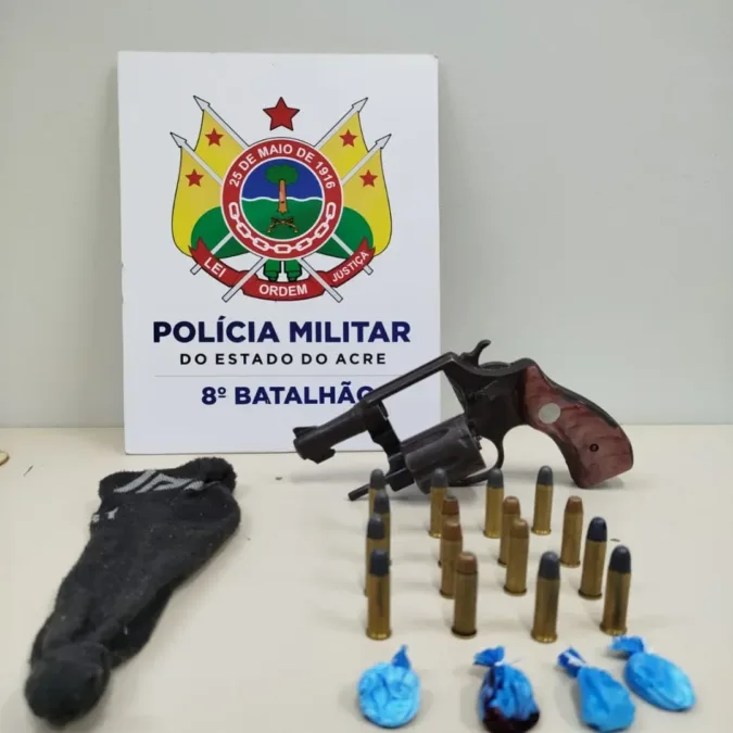 Polícia Militar prende homem com revólver e drogas em operação em Sena Madureira