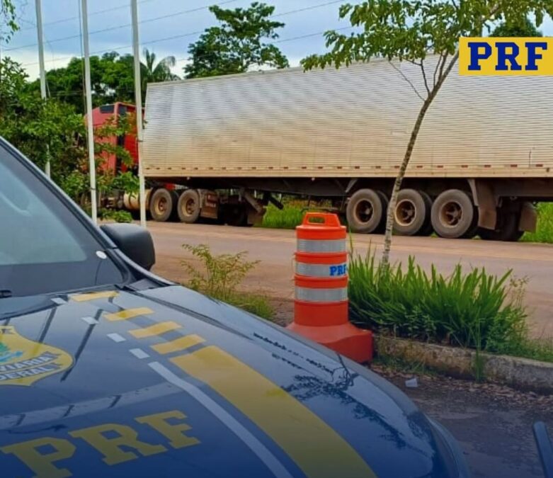 PRF flagra caminhão com semi-reboque adulterado na BR-364, em Rio Branco