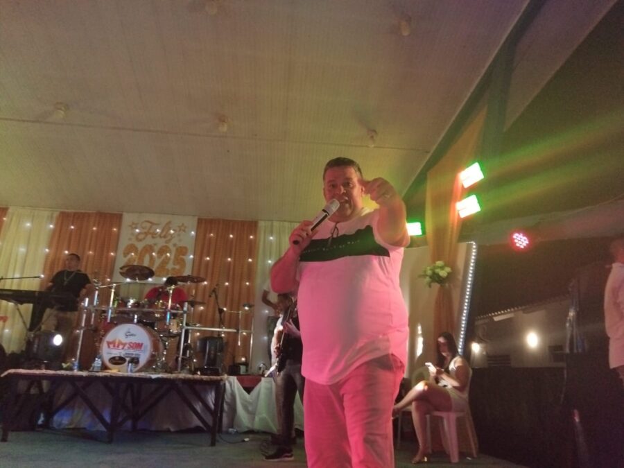 Após 8 anos, Sorriso Show retorna aos palcos em Sena Madureira e emociona na virada do ano