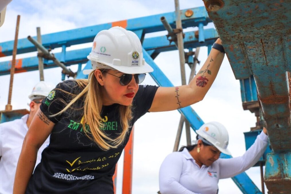 Deracre avança na concretagem de aduelas da Ponte da Sibéria, em Xapuri