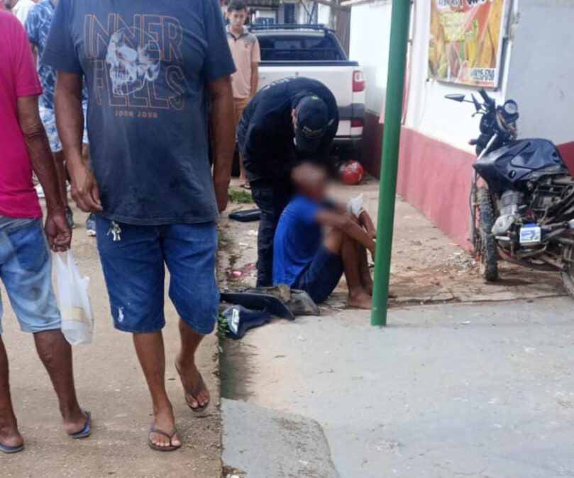 Motociclista colide com lanchonete em Sena Madureira após perder o controle da moto