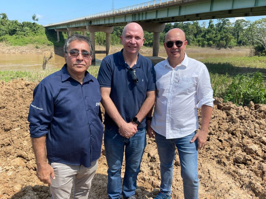Prefeito Gerlen Diniz visita a Ponte sobre o Rio Caeté em Sena Madureira e discute soluções para interdição
