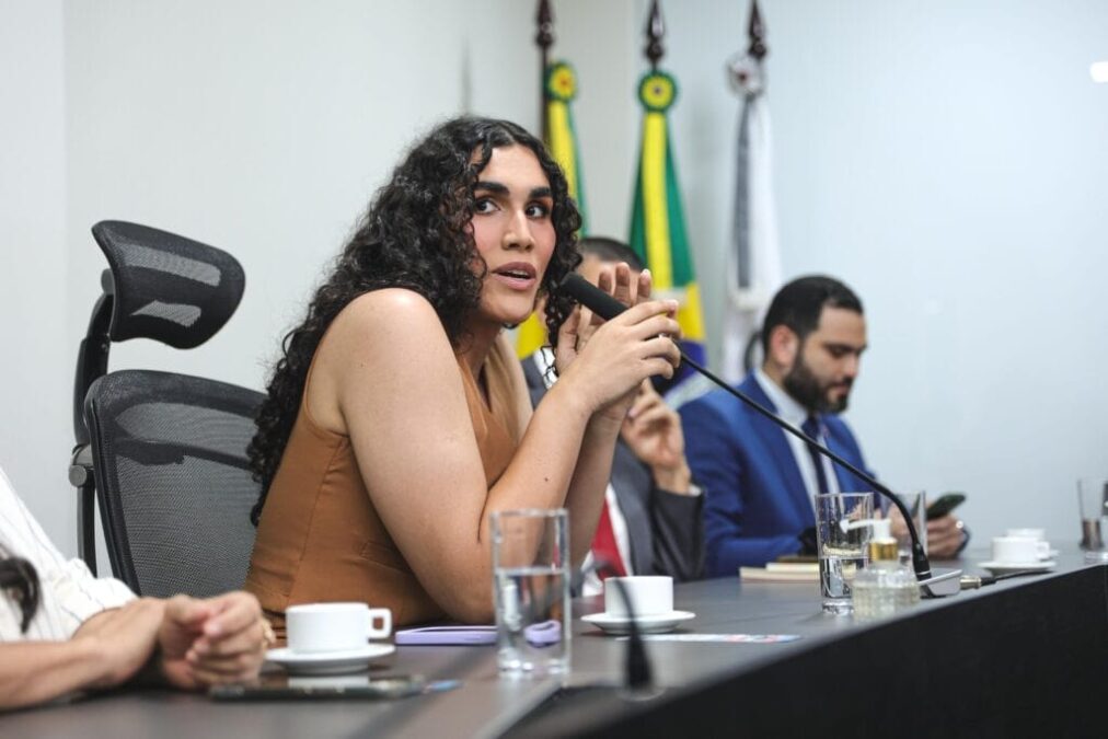 Acre lança cartilha e assina acordo para fortalecer políticas públicas para a população LGBT+