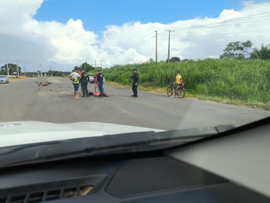 Acidente envolvendo carro e moto é registrado próximo ao presídio de Sena Madureira