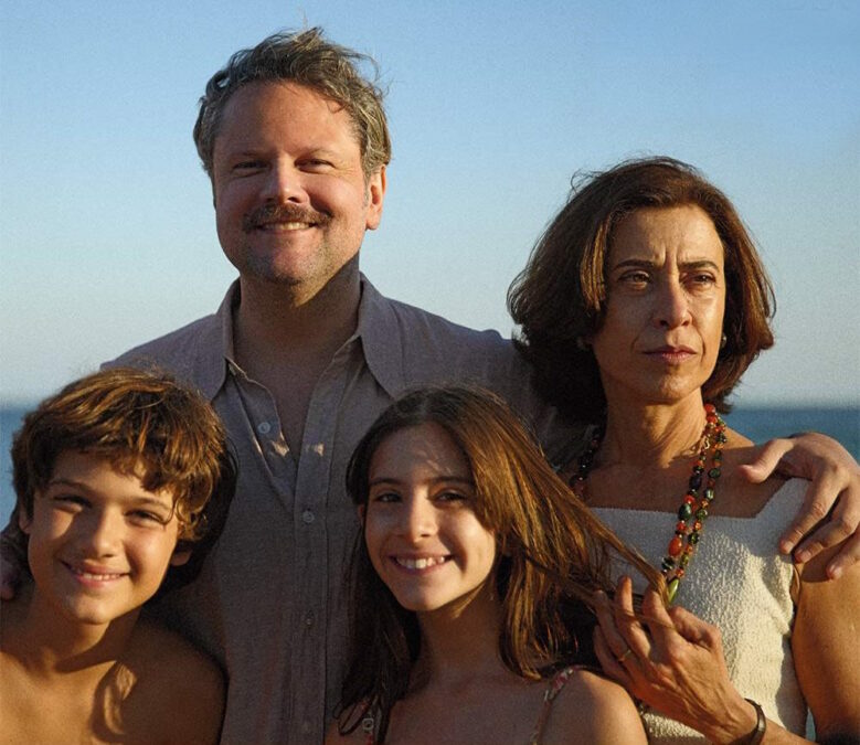 Globo de Ouro acontece neste domingo; filme brasileiro e Fernanda Torres estão na disputa