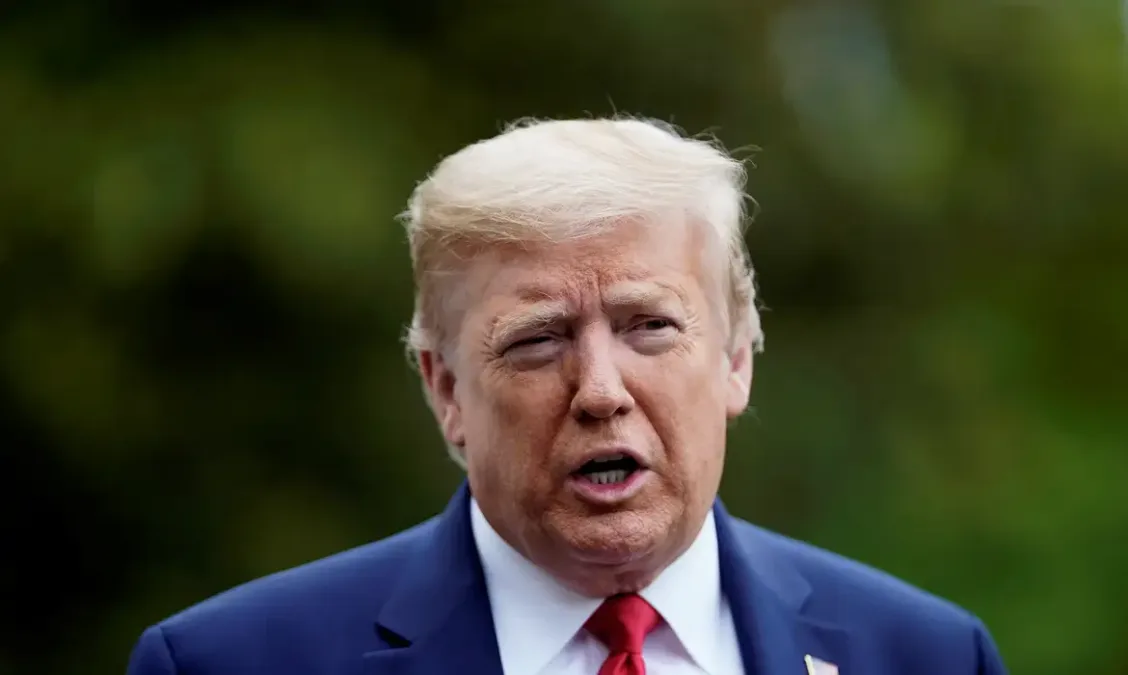 Trump decreta suspensão de passaportes com gênero ‘X’ nos EUA