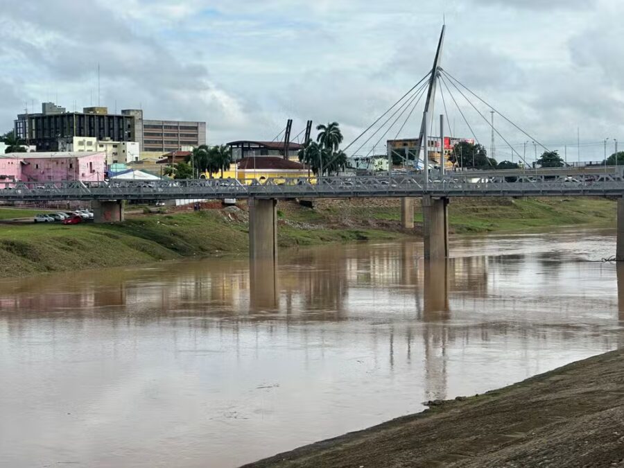 Rio Acre sobe 2,8 metros em 24 horas e atinge 7,72 metros em Rio Branco