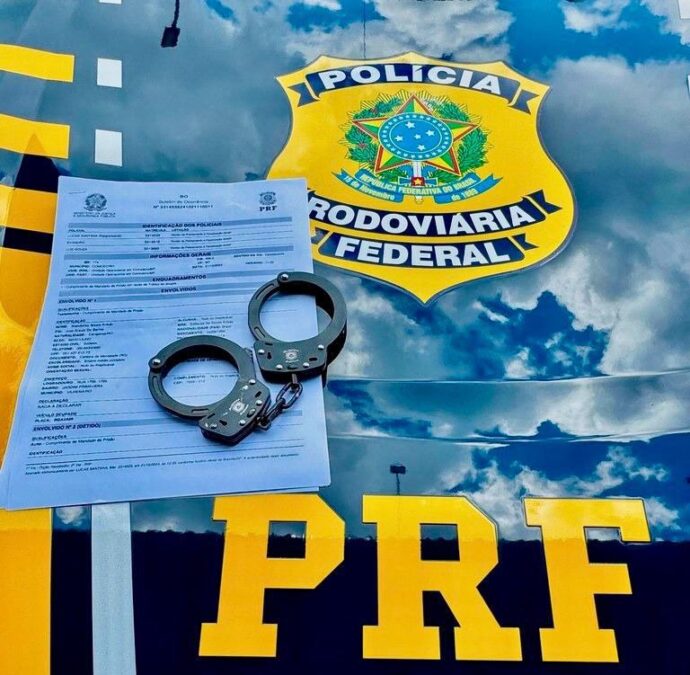PRF prende passageira com mandado de prisão por tráfico de drogas na BR-364