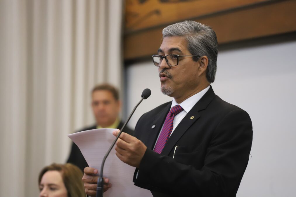 No retorno da Aleac, Edvaldo Magalhães diz que oposição é ‘construtora de soluções’ e lembra desafios na Educação e Saúde