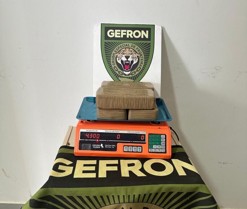 GEFRON apreende aproximadamente R$ 129.000 mil reais em pasta base de cocaína e prende mulher de 25 anos por tráfico de drogas no interior do Acre