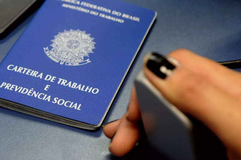 Desemprego sobe para 6,5% no trimestre, mas segue menor que em 2024