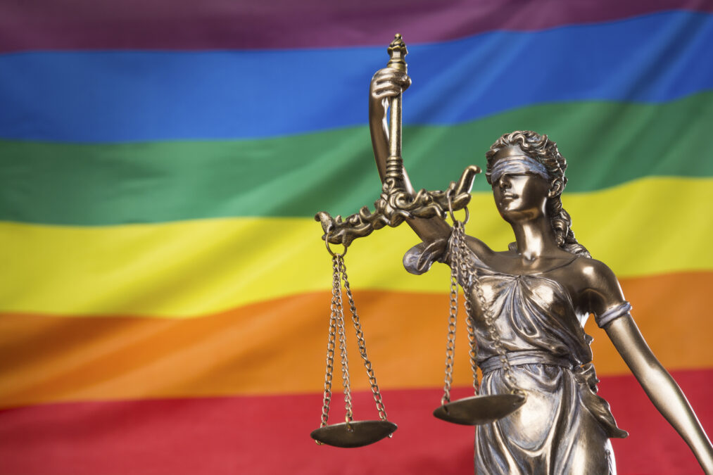 Homem condenado por transfobia deverá prestar serviços a entidade LGBTQIAPN+