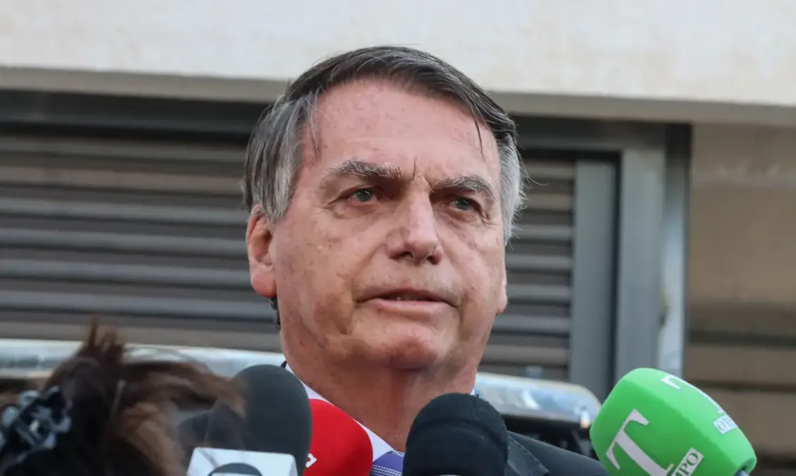 Defesa de Bolsonaro pede 83 dias para responder à denúncia por tentativa de golpe