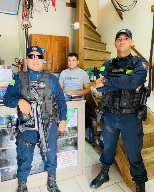 Polícia Militar realiza visitas em escolas e comércios de Manoel Urbano para reforçar segurança