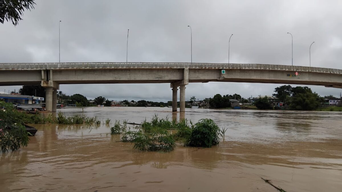 Rio Iaco recua 5 centímetros, mas continua acima da cota de alerta em Sena Madureira