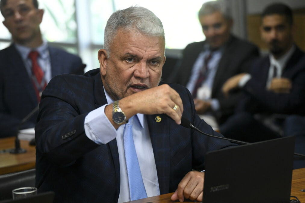 Petecão garante pagamento de R$ 1,8 milhão para melhorias em hospitais do Acre