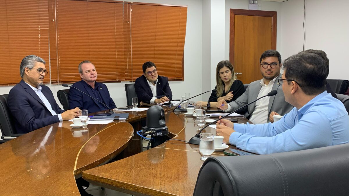 Em reunião com Edvaldo, Longo e Eduardo Ribeiro, governo garante implementação do licenciamento ambiental online e da compensação ambiental, frutos de leis elaboradas pela Aleac