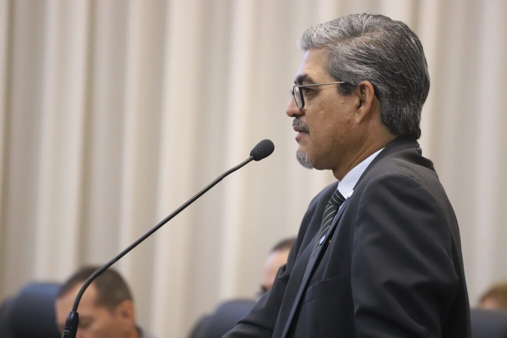 Edvaldo Magalhães destaca reunião entre secretário de Educação e deputados; secretário assegurou a compra imediata do maracujá