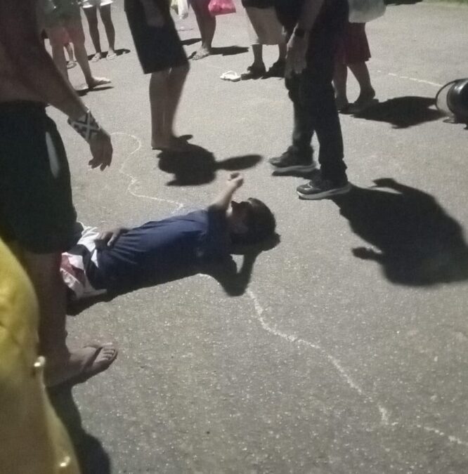 Acidente de moto é registrado no centro de Manoel Urbano após colisão com cachorro