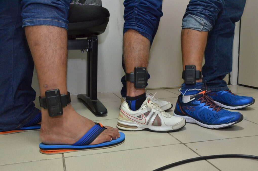 Cinco monitorados são flagrados em festa de Carnaval em Sena Madureira