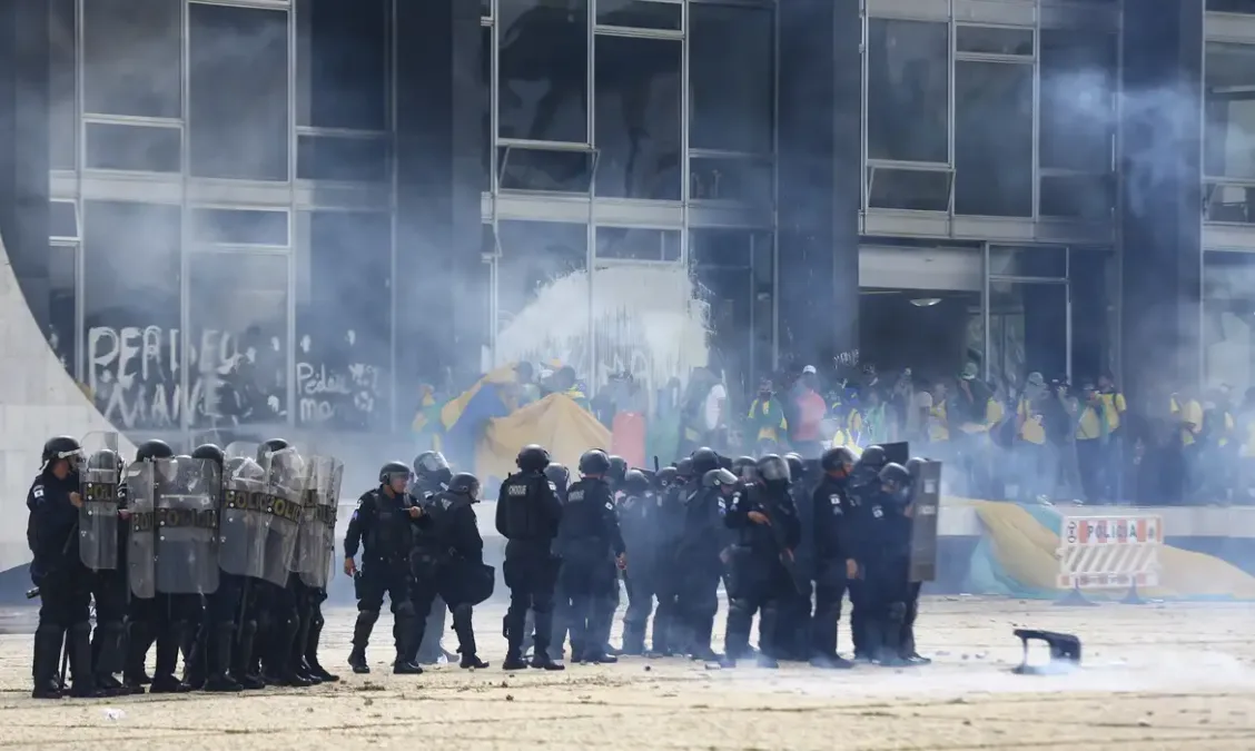 STF envia à PGR defesas de denunciados por tentativa de golpe