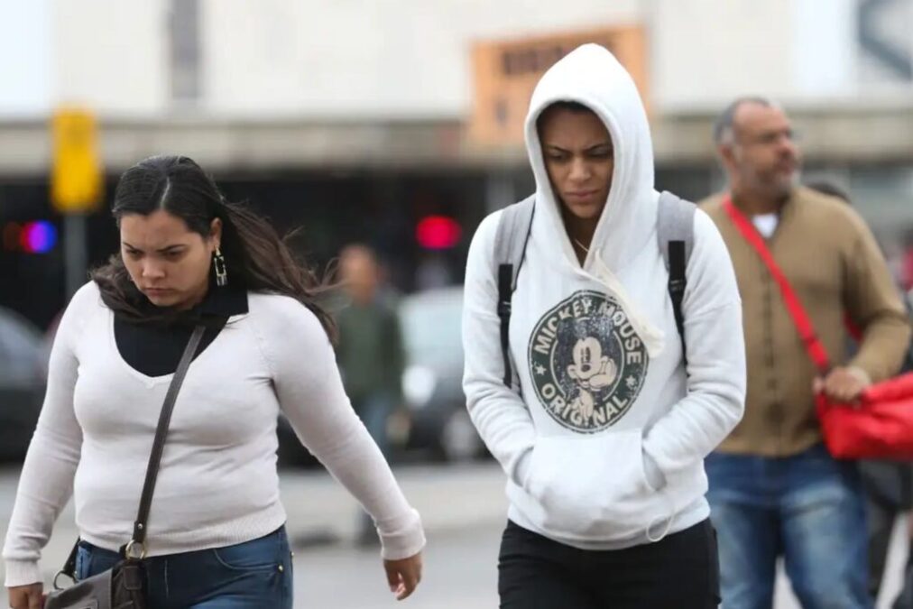 Frente fria avança pelo país e deve encerrar onda de calor no fim de semana