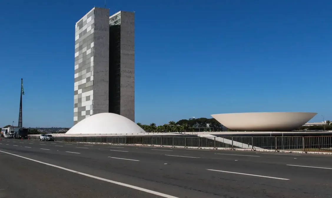Congresso e Judiciário retomam sessões com agenda marcada por LOA, trama golpista e outros temas
