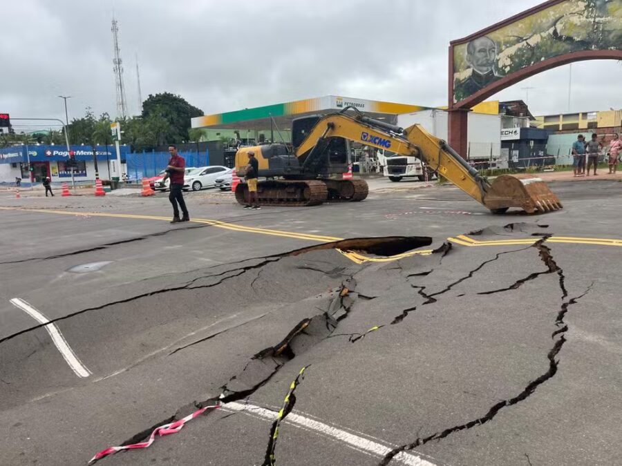 Chuva intensa causa alagamentos, destelhamentos e danos à infraestrutura em Cruzeiro do Sul
